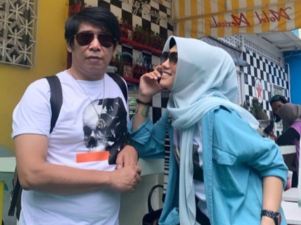 Jarang Terekspos, 7 Potret Harmonis Parto & Istri yang Beda Usia 18 Tahun