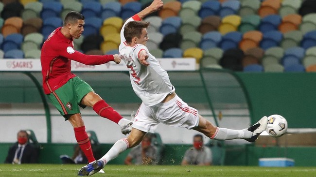 Duel Portugal vs Spanyol berakhir imbang 0-0 pada laga persahabatan internasional di Stadion Jose Alvalade, Kamis (8/10) dini hari WIB.