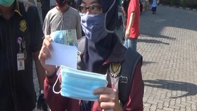 VIDEO: Kedapatan Pakai Masker, Dapat Hadiah Rp50 Ribu