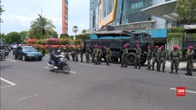VIDEO: Ribuan Petugas Dikerahkan Kawal Unjuk Rasa di Surabaya