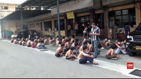 VIDEO: Polisi Tahan 64 Pelajar Yang Akan Unjuk Rasa