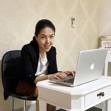 Bentuk Wajah Berubah, Heboh Tina Toon Diduga Operasi Plastik