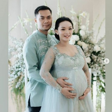 Ini Alasan Zaskia Gotik Jarang Pamer Foto Mesra Bareng Suami di IG