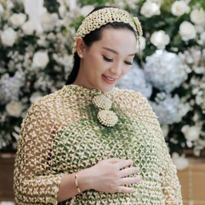 <p>Selamat atas 7 bulanannya, semoga lancar sampai hari kelahiran ya, Zaskia Gotik. (Foto: Instagram @bejeeeh)</p>