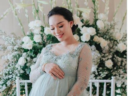 Anak Lahir Prematur, Ini 7 Potret Perjuangan Zaskia Gotik Selama Hamil