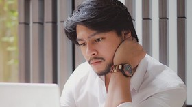 Jam Tangan Kayu Lokal Ini Setara Brand Internasional