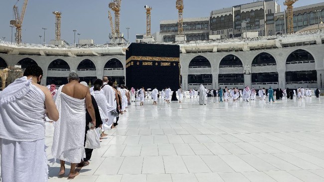 Kementerian Kesehatan Arab Saudi diketahui mengeluarkan syarat usia 18 sampai 50 tahun jemaah yang diizinkan umrah di tengah pandemi.
