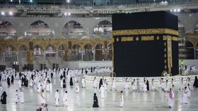 Menimbang-nimbang Biaya Umrah di Tengah Pandemi