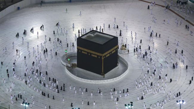 Asosiasi Muslim Penyelenggara Haji dan Umrah Republik Indonesia menyebut tarif edifice di Kota Mekkah dan Madinah, Arab Saudi melonjak hingga 300 persen.