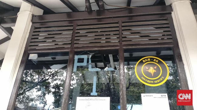Polisi menyebut penembakan gas air mata ke Unisba diawali pengejaran massa dari DPRD ke arah Tamansari.