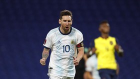 Messi Doakan Maradona Cepat Pulih Usai Operasi Otak