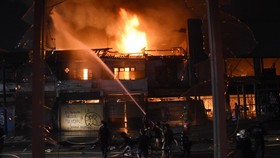 Empat Ruko di Belakang Bioskop Grand Theater Senen Terbakar