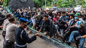 Pelajar dari 46 SMA-SMK di Semarang Terlibat Demo Omnibus Law