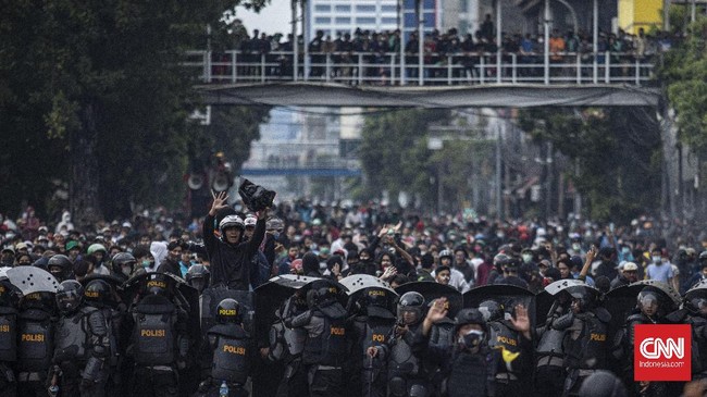 Dosen dan mahasiswa tidak mengikuti arahan Kemendikbud yang menyarankan untuk tidak kembali menggelar unjuk rasa menolak UU Cipta Kerja.