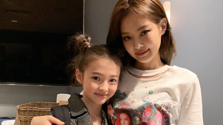 Ella Gross bersama Blackpink