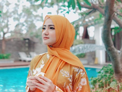 7 Potret Artis Cantik Marcella Simon, Setahun Mualaf & Kini Berhijab