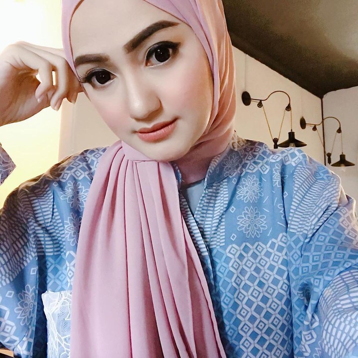 <p>Sejak tampil dengan hijab, Marcella terlihat lebih cantik ya, Bunda. (Foto: Instagram @marcella_simon)</p>
