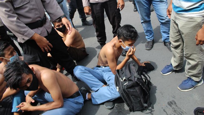 Dari 99 pelajar yang ditangkap karena mengikuti demo BBM di Medan, 84 di antaranya telah dipulangkan, 14 dibawa ke BNNP, satu masih diamankan.