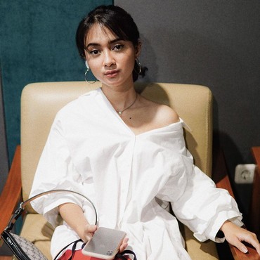 Rahmania Astrini, Penyanyi Bersuara Merdu yang Kolaborasi dengan Banyak Musisi