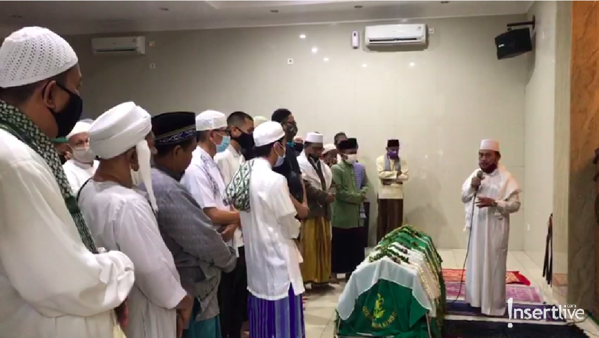 Rayi RAN setia dampingi jenazah ibunda&period;