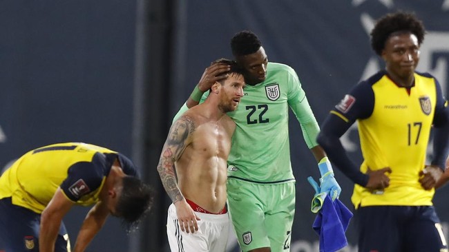 FOTO: Messi Cetak Gol Kemenangan Argentina vs Ekuador