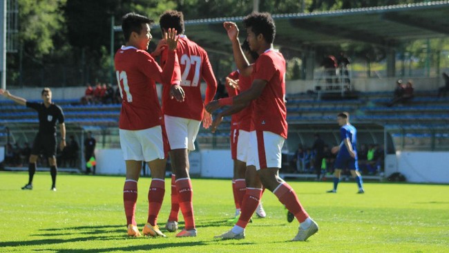 Pelatih Shin Tae Yong memuji dua debutan setelah Timnas Indonesia U-19 mengalahkan NK Dugopolje dalam uji coba, Kamis (8/10).