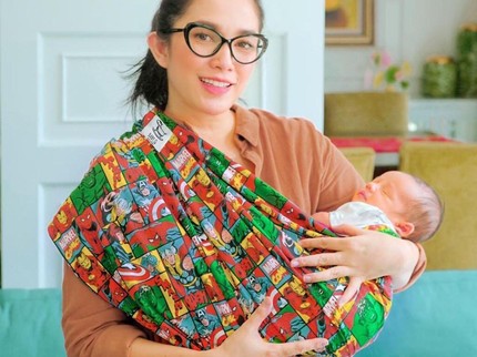 7 Potret Terbaru Ussy Sulistyawati Usai Melahirkan Anak Kelima, Makin Cantik!