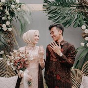 6 Inspirasi Model Kebaya Earth Tone yang Cantik untuk Lamaran