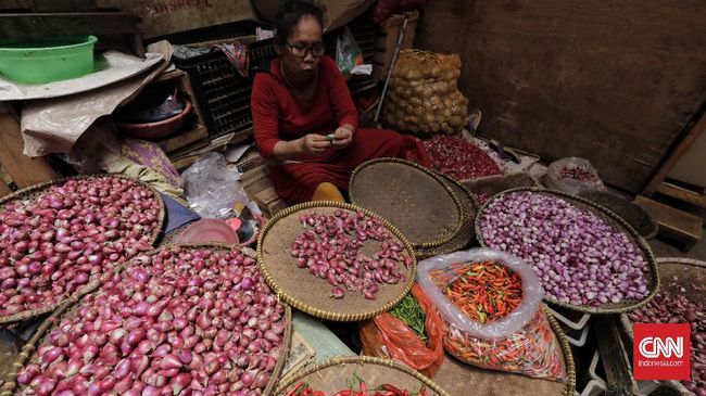 Harga bawang merah dan cabai rawit di Makassar naik sejak dua pekan sebelum Iduladha karena lonjakan permintaan. Berikut rinciannya.