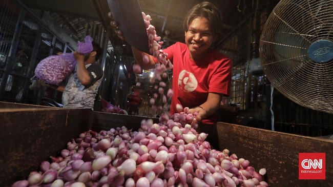 BPS mencatat inflasi November sebesar 1,55 persen secara tahunan (yoy) dan 0,30 persen secara bulanan (mtm).