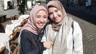 img-title Beredar Video Zaskia Sungkar & Laudya Cynthia Bella Jalan Bareng tanpa Masker