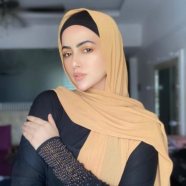 Hijrah, Sana Khan Pamit dari Dunia Hiburan Bollywood