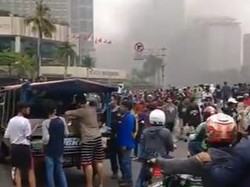 Santuy! Penjual Tahu Bulat dan Es Teh Layani Pembeli di Tengah Demo