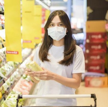 Tips Jaga Jarak Saat Belanja Kebutuhan di Supermarket