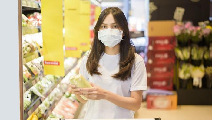 Tips Jaga Jarak Saat Belanja Kebutuhan di Supermarket