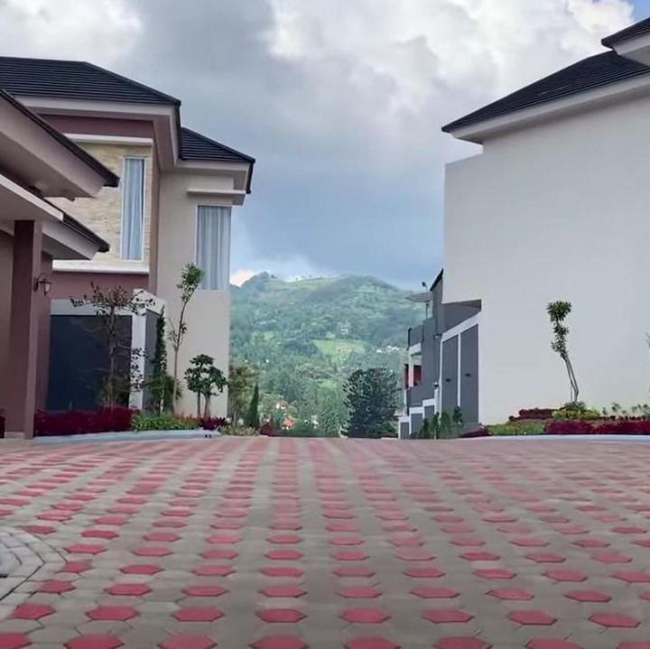 <p>Selain menjadi ulama, Syekh Ali Jaber juga seorang pebisnis. Salah satu bisnisnya adalah vila mewah di daerah Jawa Barat, Bunda. (Foto: YouTube Rans Entertainment)</p>