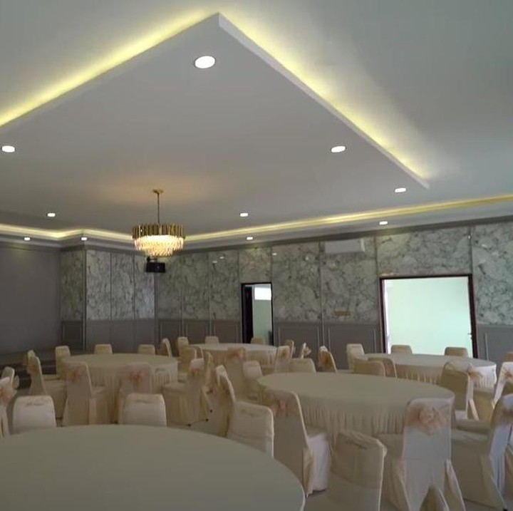<p>Vila ini tak hanya diperuntukan keluarga, namun acara kantor karena terdapat meeting room yang berkapasitas 100 orang. (Foto: YouTube Rans Entertainment)</p>