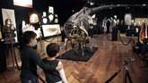 FOTO: Fosil Allosaurus Dilelang di Paris, Ditaksir Rp20 M Allosaurus bisa disebut sebagai kadal raksasa, namun dengan struktur tulang belakang yang cukup unik. Fosil ini dilelang pada 13 Oktober waktu setempat.