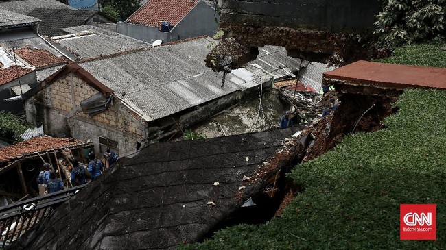 Pecahnya Pipa PDAM Sebabkan Bencana Bagi Warga Bandung, Rumah-Rumah Rusak Tak Terkendali