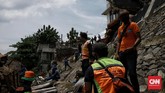 FOTO: Banjir Picu Tanah Longsor di Jagakarsa Banjir dan longsor melanda ratusan rumah di Jalan Damai RT 04/RW 02, Kelurahan Ciganjur, Jagakarsa, Jakarta Selatan pada Sabtu (10/10).