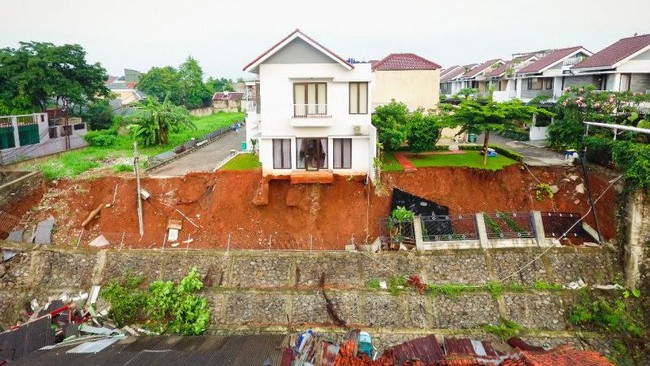BPBD Jakarta mengatakan, Pemprov DKI telah menyiapkan tiga lokasi sementara untuk pengungsian.