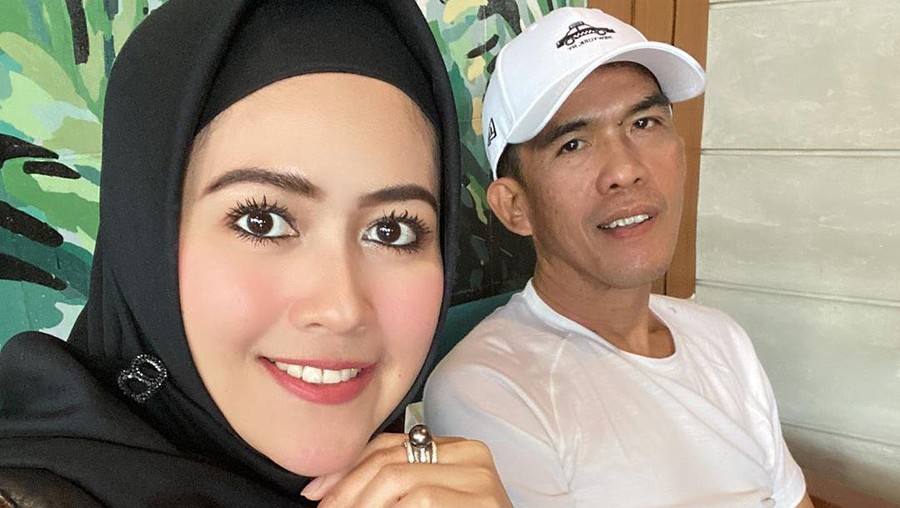 Meggy Wulandari Meggy Wulandari dan suami barunya