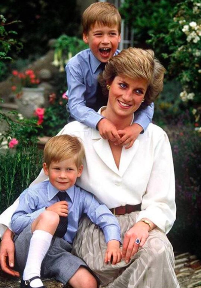 Semasa hidup, Putri Diana bersama Pangeran William dan Pangeran Harry