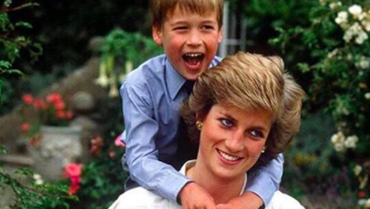 Semasa hidup, Putri Diana bersama Pangeran William dan Pangeran Harry