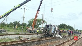 VIDEO: 17 Tewas Akibat Kecelakaan Bus di Thailand