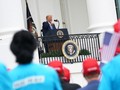 VIDEO: Trump Sapa Pendukung Usai Isolasi Mandiri