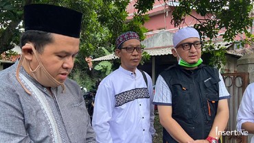 img-title Peduli Korban Bencana, Ustad Zacky Mirza Rajin Beri Bantuan