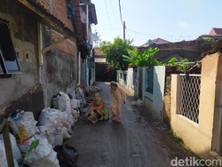 Cerita Korban Banjir di Ciracas Jaktim: Kelaparan-Septic Tank Meluap