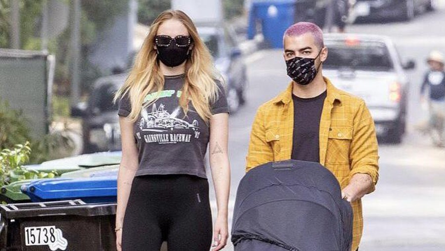 2 Bulan Melahirkan, Bentuk Tubuh Sophie Turner Bikin Iri