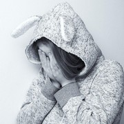 5 Alasan Berikut Buktikan Kalau Baper Berlebihan Gak Baik Buat Mental dan Dompet Kamu